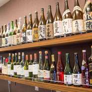 全国各地の焼酎・日本酒をはじめ、ワイン・ウィスキーなどお酒の種類は実に120種以上！ 広島の地酒や、手に入りにくい希少な焼酎・日本酒も揃えています。お料理に合わせて色々飲み比べてみては？