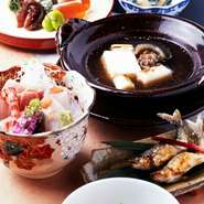 店主自ら毎日中央市場へ足を運び、目利きした食材を厳選。素材の良さを活かした和食が味わえます。