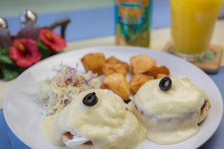 ハワイで愛されている朝食の定番『Eggs Benedict』