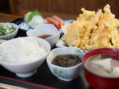 ボリューム満点の『天ぷら定食』