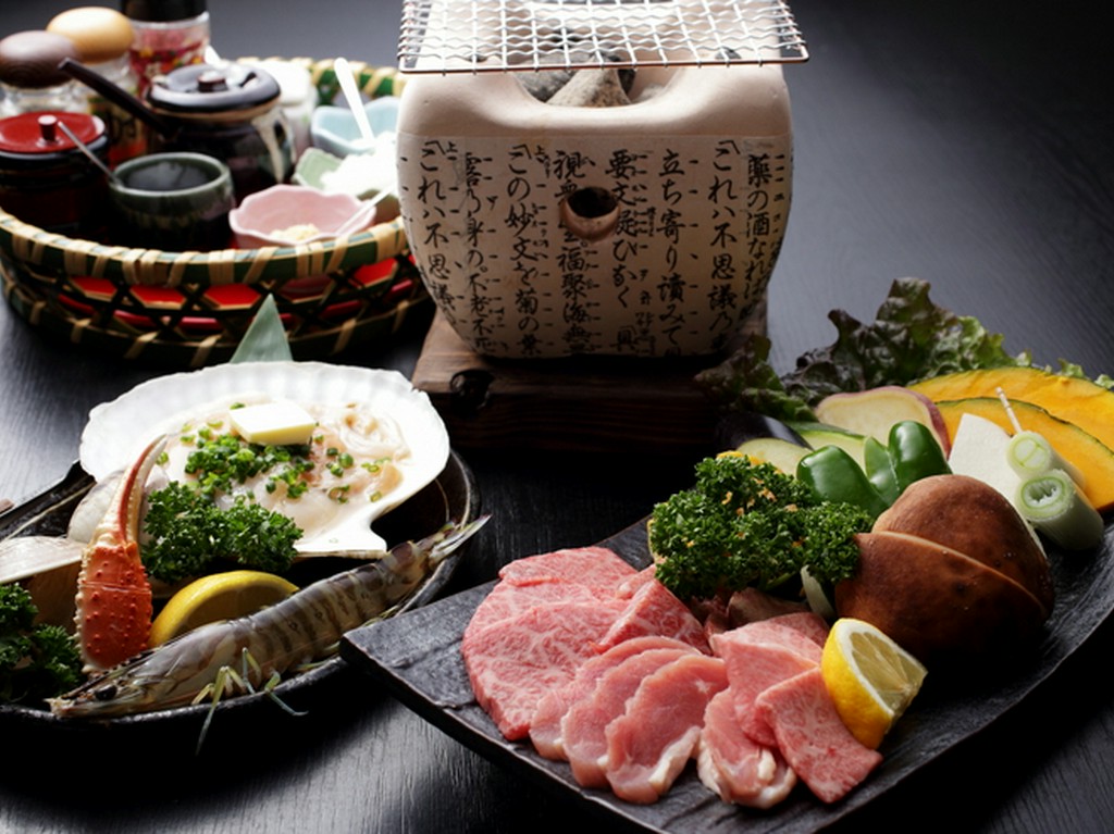 山海の幸を炭火で味わう『炭火焼きコース』