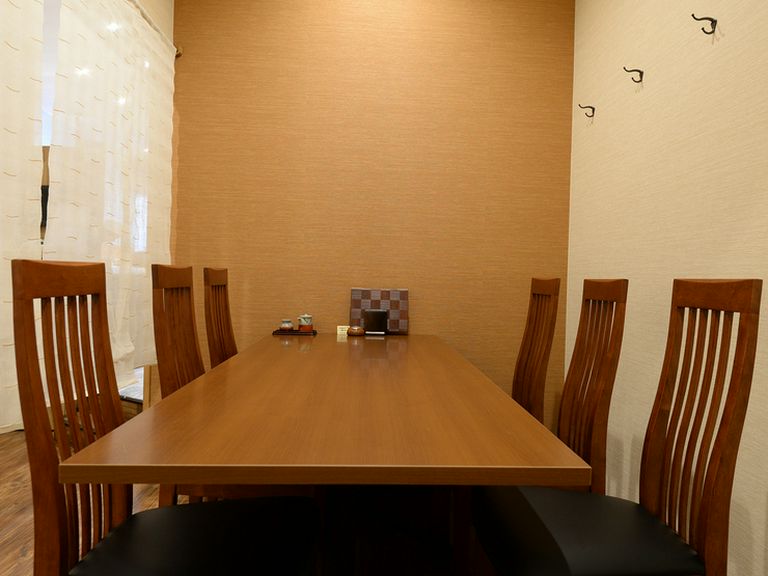 人数やシーンに合わせて利用できる、洗練された個室