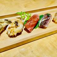 季節のおまかせコースのご飯物を握り鮨盛り合わせに変更して提供いたします。