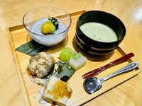 お誕生日、記念日でご利用のお客様にはデザートプレートをサービス提供いたします。(コース、会席)
※サービスプレートは事前予約が必要です。
※複数の場合には色付けをサービス致します。