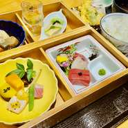 お造り、惣菜盛り、天ぷら、煮物、季節のお浸し、デザート等多菜