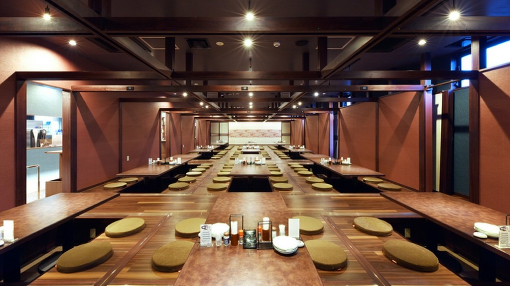 全席掘りごたつで落ち着いた店内は、接待や会食の席にも最適