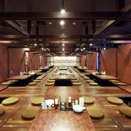 店内は落ち着いた和モダンのテイスト。静かに食事を楽しめる離れ風の掘りごたつのお部屋は接待や会食に、また人数に合わせて対応ができる宴会用個室も完備。宴会なら2名から最大120名様まで利用することができます
