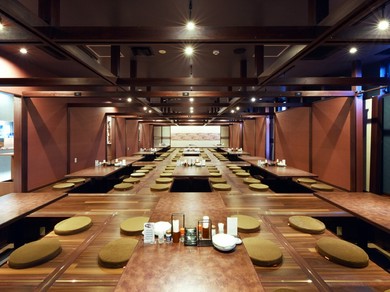 全席掘りごたつで落ち着いた店内は、接待や会食の席にも最適