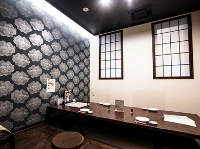 二人の会話も自然と弾む、カジュアルな雰囲気が魅力