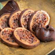 北海道産福島町の黒米ともち米を使用。オリジナルのレシピにて長時間かけて調理している逸品。【魚まさ】でしか食べれません！