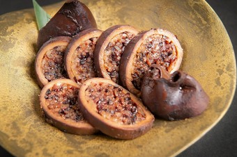 魚まさ黒米いか飯