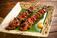 森町ひこま豚使用。大人気です。甘辛のタレと、からしで食べる北海道名物。豚と、玉ねぎを挟んだ串です。