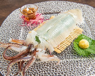 当店人気ナンバーワンのコース。函館名物の活イカの刺身、当店看板料理の常夜鍋のついたコースです。