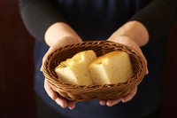 自家製のフォカッチャは、ふわふわの食感と、ぎゅっと詰まったボリューム感を兼ね備えた逸品。温かいものをご用意いたしますので、是非最初のご注文時にお声がけください。