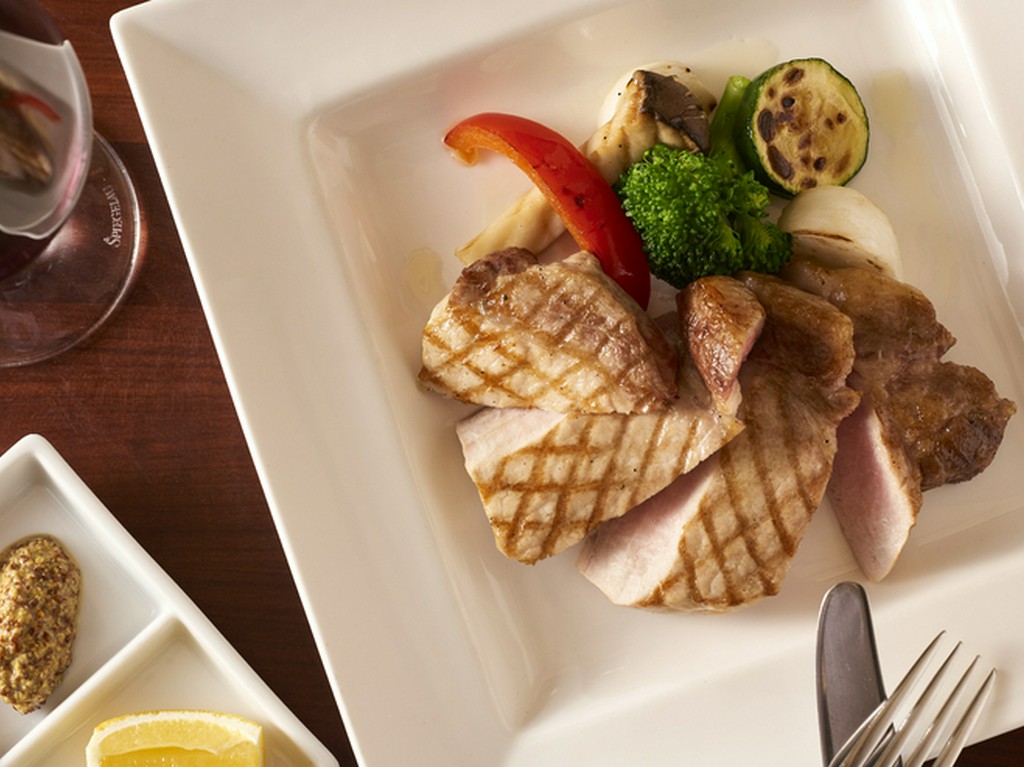 驚くほど柔らかい！！『厚切り三元豚ロースの炭火焼き』