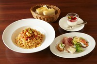 前菜の盛り合わせお好きなパスタ本日のプチドルチェ自家製フォカッチャ食後のお飲み物