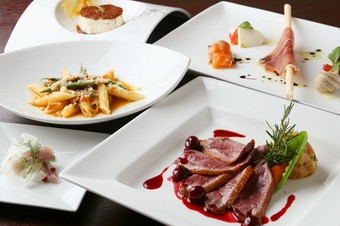 一番人気のコースです。(全8品)

毎朝仕入れる旬の食材でお作りします。









