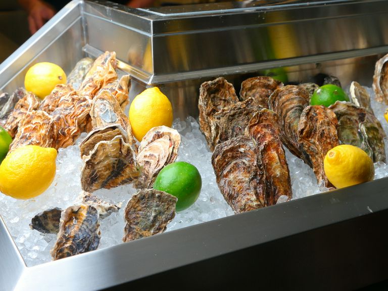 抜群の鮮度を誇る牡蠣を、多彩な料理で堪能