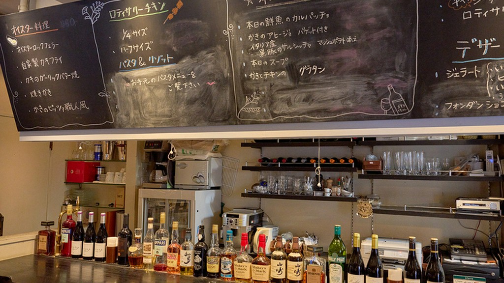 気軽な一人飲みにオススメの、くつろぎのカウンター席