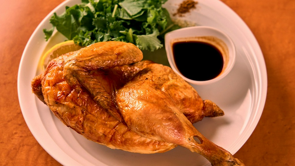 千葉県産の錦爽どりを使用した名物料理『ロティサリーチキン』