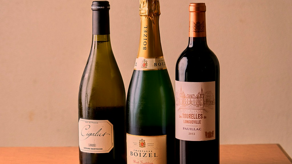 牡蠣やチキンと合わせてセレクトされた『ワイン各種』