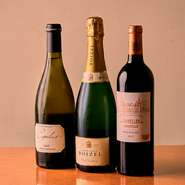 牡蠣やチキンと合わせてセレクトされた『ワイン各種』