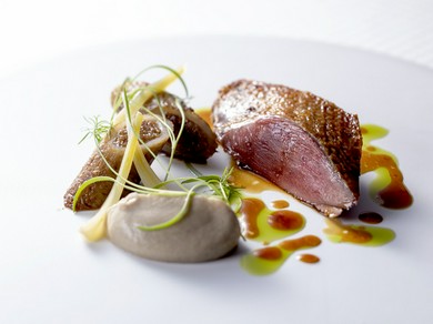 『北京ダックの技法で焼き上げた銀の鴨』