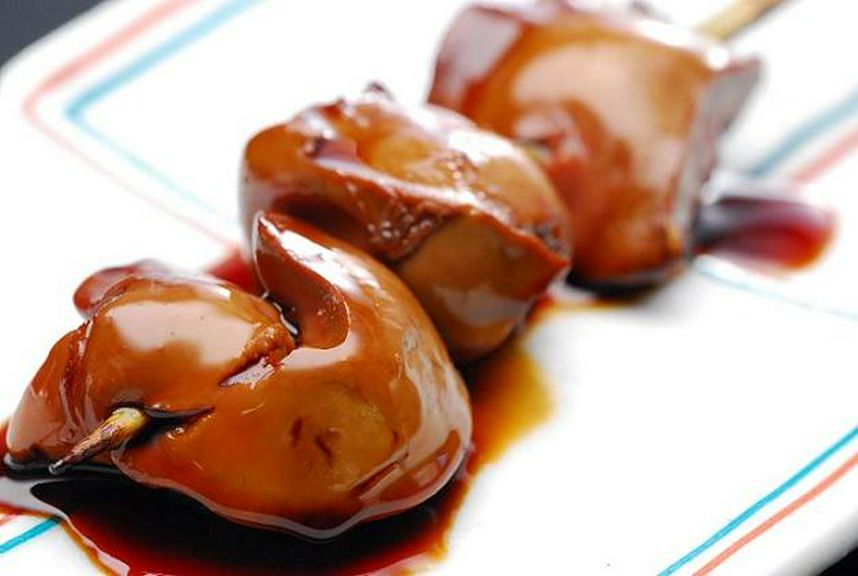 自家製たれで焼き上げるとろけるおいしさの『とろとろレバー串』