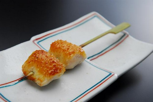 日本三大美味鶏の一つ比内地鶏の『むね肉の皮包み串』