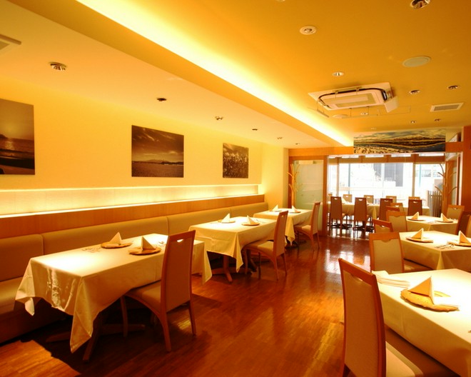 食器・内装にこだわっている