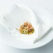 ディナー一番人気。その時その時の”旬”の山形県産食材を用いて「アル・ケッチァーノ」奥田シェフの理論のコース。
12品程度でご提供いたします。