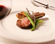 ■山形県産野菜のバーニャカウダ
■本日の前菜
■本日の選べる「ゆで論」パスタ
■メイン料理　※下記より1品。
・山形県産お肉の一皿
・庄内浜からのお魚の一皿
■本日のドルチェ
■お茶菓子
■食後のお飲み物