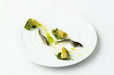 山形県産食材を使い現代的なアプローチを用いた”旬”を感じるコースをお楽しみ下さい。