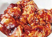 特製の旨辛ダレがやみつきになります。