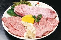 佐賀産和牛ステーキ・上カルビ×2・上ロース×2・上ホルモン×2・サラダ