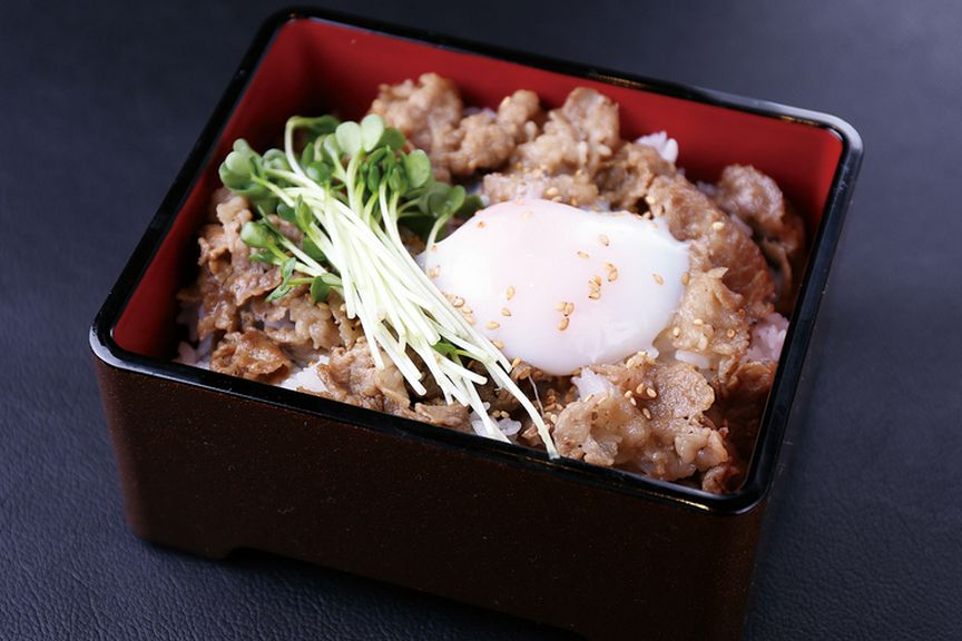 焼肉屋だから出来る肉の旨味。『佐賀産和牛のミルフィーユ重』