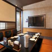 完全個室の部屋では、掘りごたつやTVの完備している部屋もあり。時間の経つのも忘れてしまいそう。