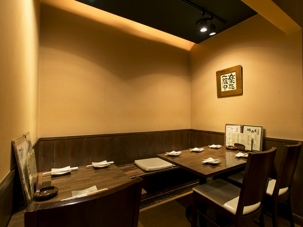 明るく心地よい空気漂う店内で、楽しい時間をどうぞ