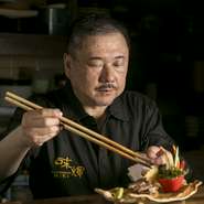 常に美味しいものに徹底してこだわり、手がける料理は決して手間を惜しまずひとつひとつ丁寧に仕上げて提供するそう。趣向を凝らした自慢の料理はどれも逸品揃いです。