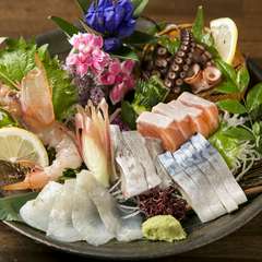 鮮度抜群！　獲れたての旬魚を堪能できる『造り盛り合わせ』