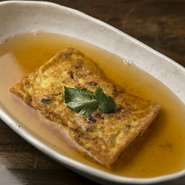 丁寧に仕上げた自慢の玉子焼を明石焼風に仕上げるのが【味輝】流。地元ならではの味わいを堪能できます。