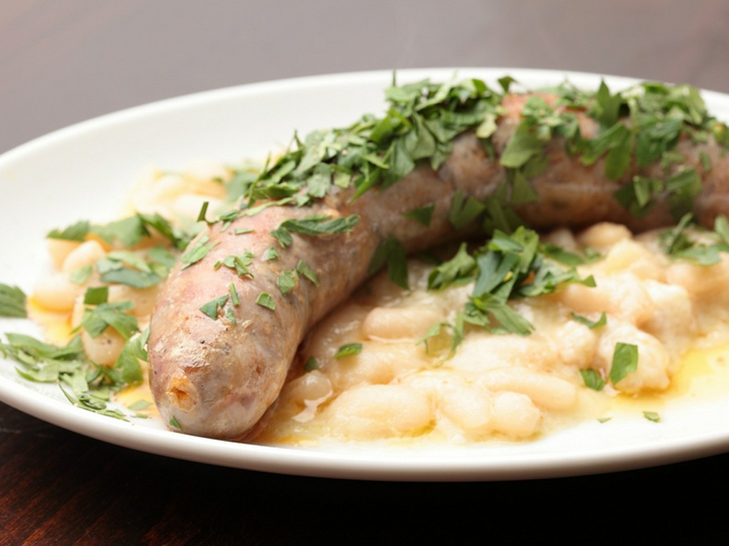 自家製サルシッチャと豆の煮込み