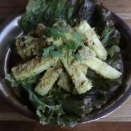 ネパールのお袋の味、ゴマの香りとスパイスの効いた大根のマリネ