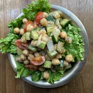 大粒な甘みのあるひよこ豆のピリ辛和え