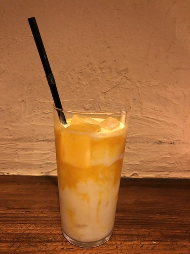 ネパール料理と相性抜群の定番ドリンク『ラッシー』