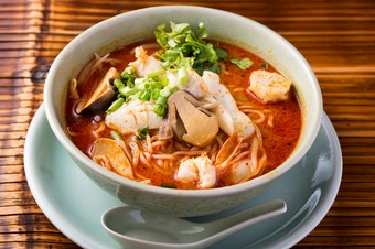 濃厚なコクが広がる『バーミー・トムヤム（シーフード）』