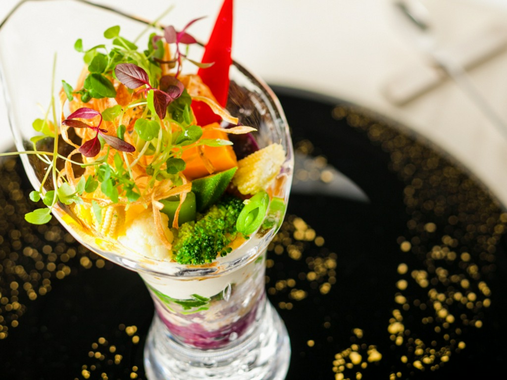 1皿目の前菜『野菜のパフェ』