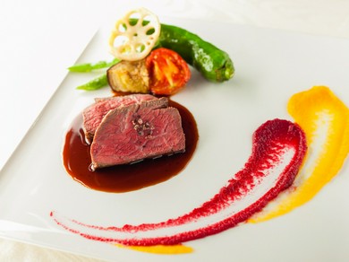 メイン『黒毛和牛種島根県かつべ牛のグリエ ソースペリグー』