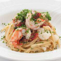 季節の食材で仕上げる『車エビとドライトマトのパスタ』