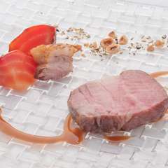 こだわりの自信作『中勢以の熟成肉 豚肩ロース炭火焼き』